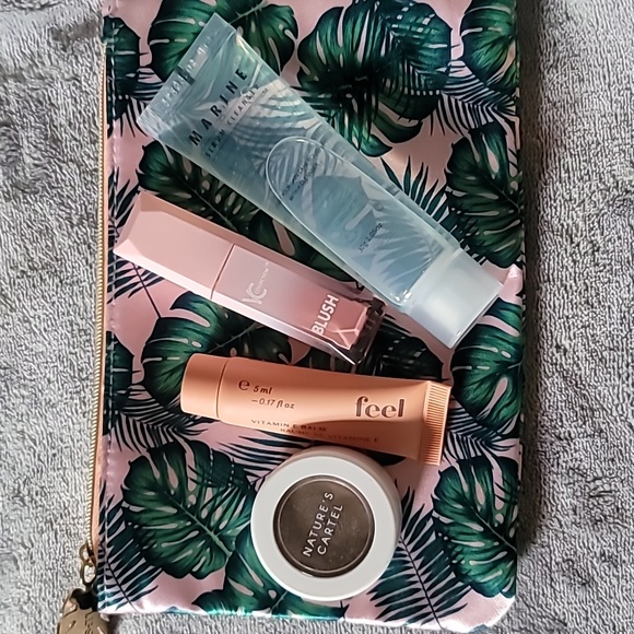 4 piece Ipsy mackup lot ** - Picture 4 of 4